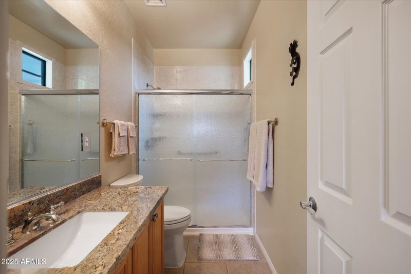 Guest bath w. new shower