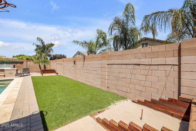 Artificial Grass and Horseshoe Course