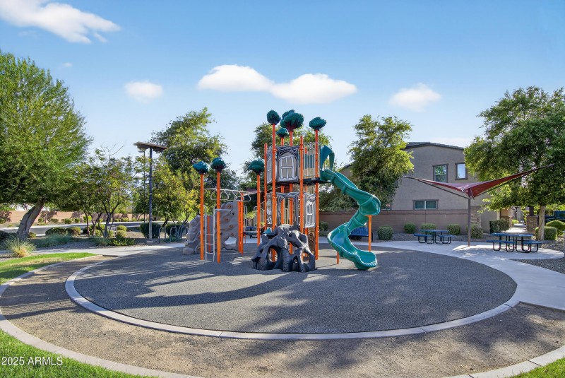 501_A4M_gilbert commons