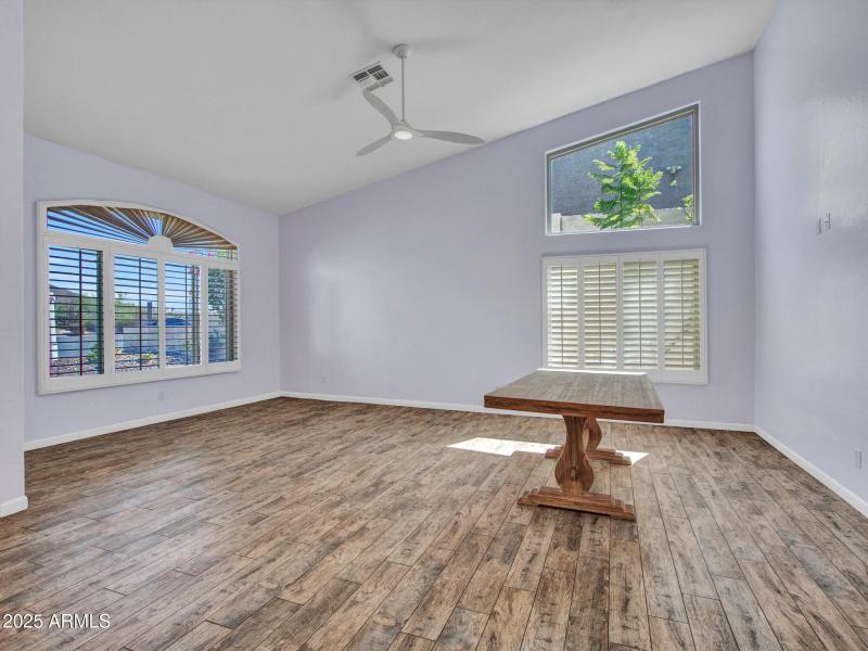 03-Living-&-Dining-room-(5)