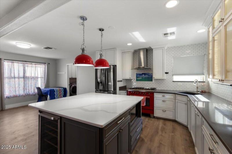 11-1312 E Clifton Ave