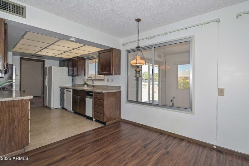 Breakfast Room-Kitchen