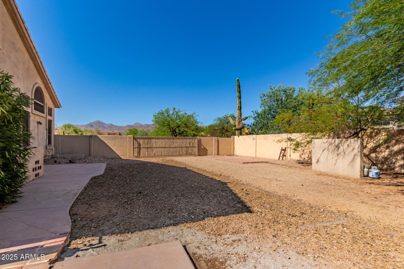 RV gate/large side yard