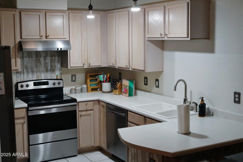 AAD862C3-4B15-404F-A1CD-D3A57AABAEB1