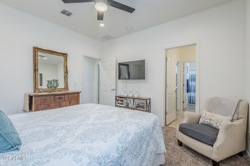 Bedroom 3 to Jack-and-Jill Bath