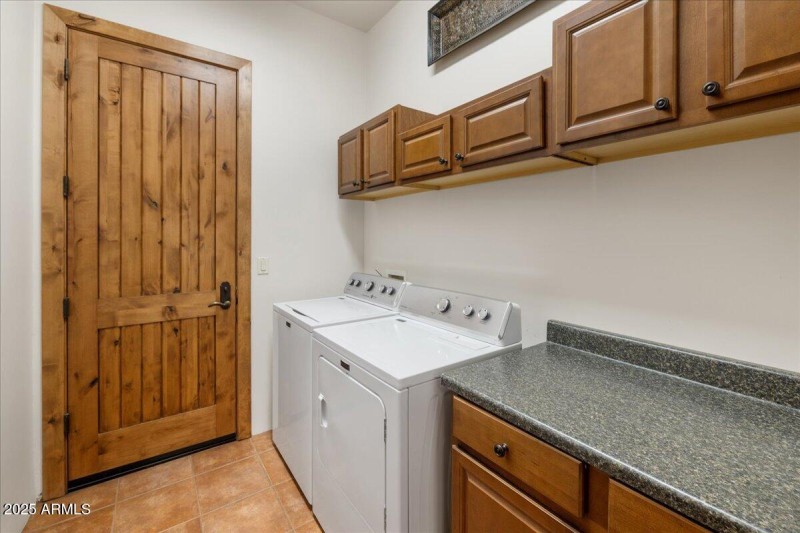 28-Laundry Room
