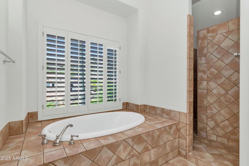 Soaking Tub & Walk-In Shower