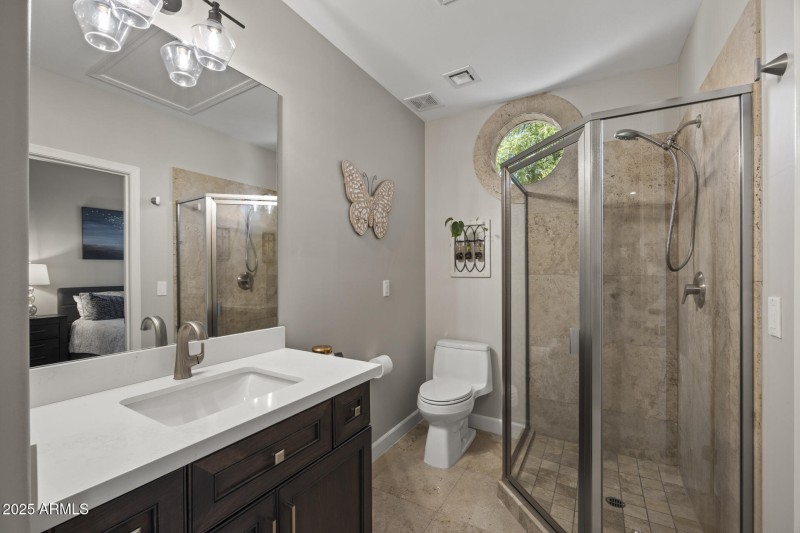 Bathroom #3 betreen office and BR ##