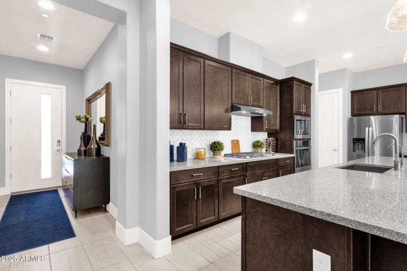 8-web-or-mls-7449-e-via-de-luna-dr