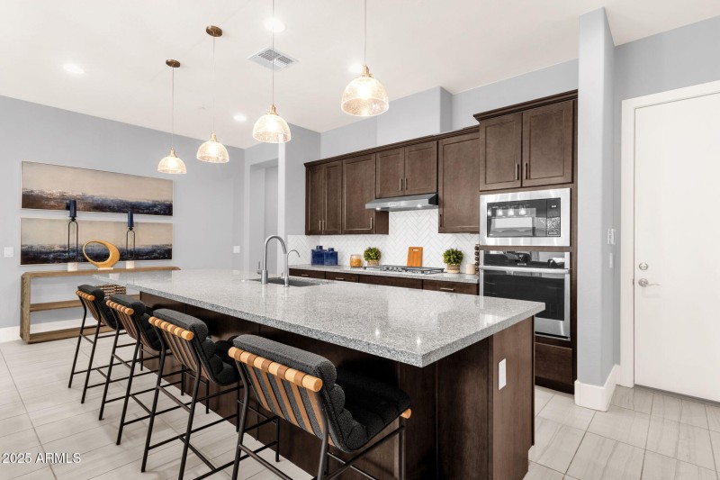 12-web-or-mls-7449-e-via-de-luna-dr