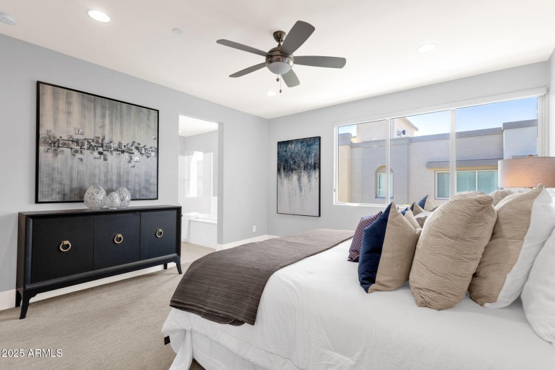 44-web-or-mls-7449-e-via-de-luna-dr