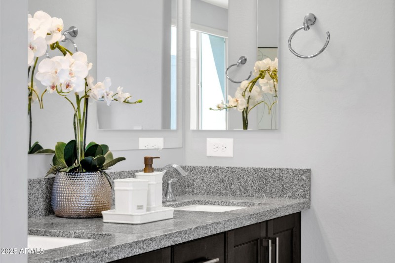 50-web-or-mls-7449-e-via-de-luna-dr