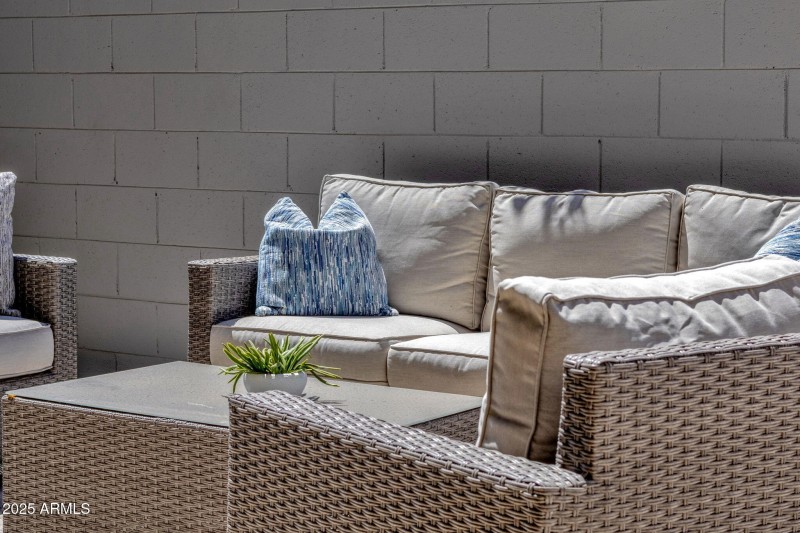 55-web-or-mls-7449-e-via-de-luna-dr