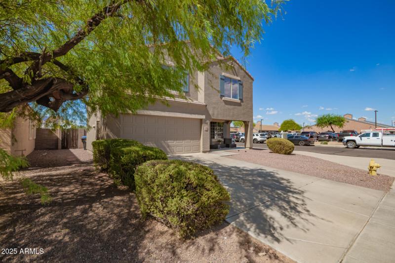 Lots of side parking