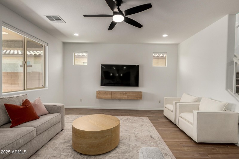 Family Room w/Hidden cables