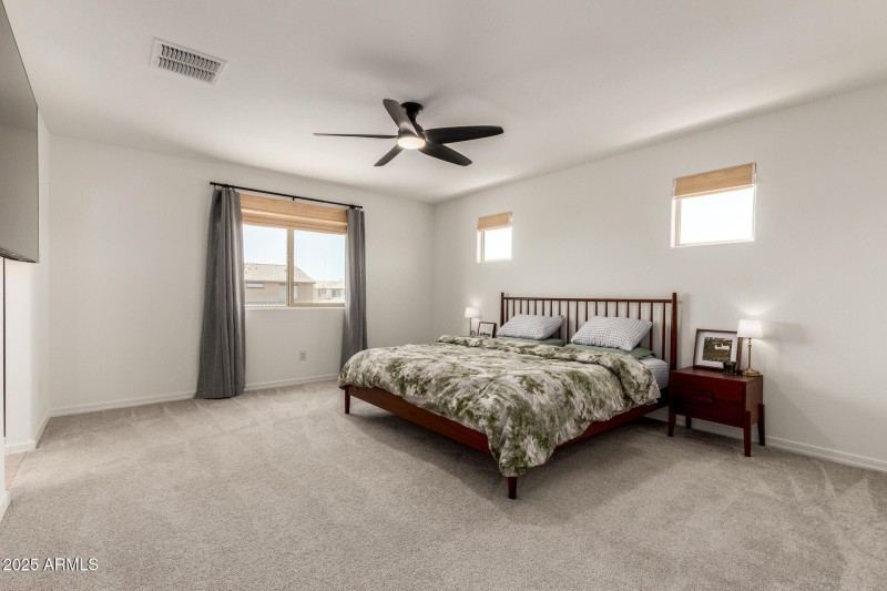 Main Suite w/Mtn Views