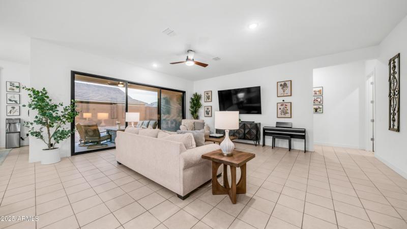 8022 W Northview Ave (32)