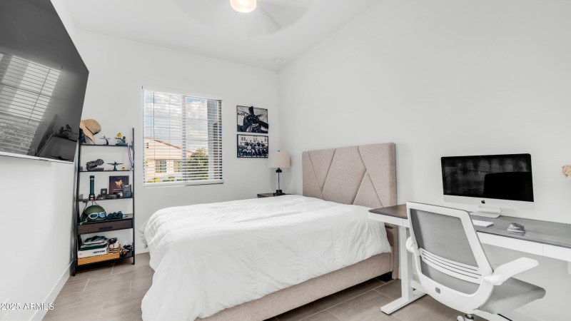 8022 W Northview Ave (31)