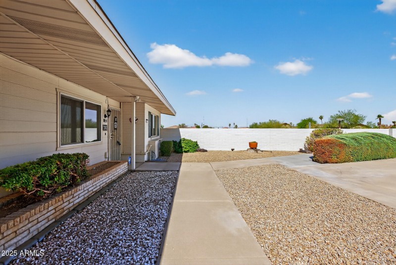 Convenient to guest parking