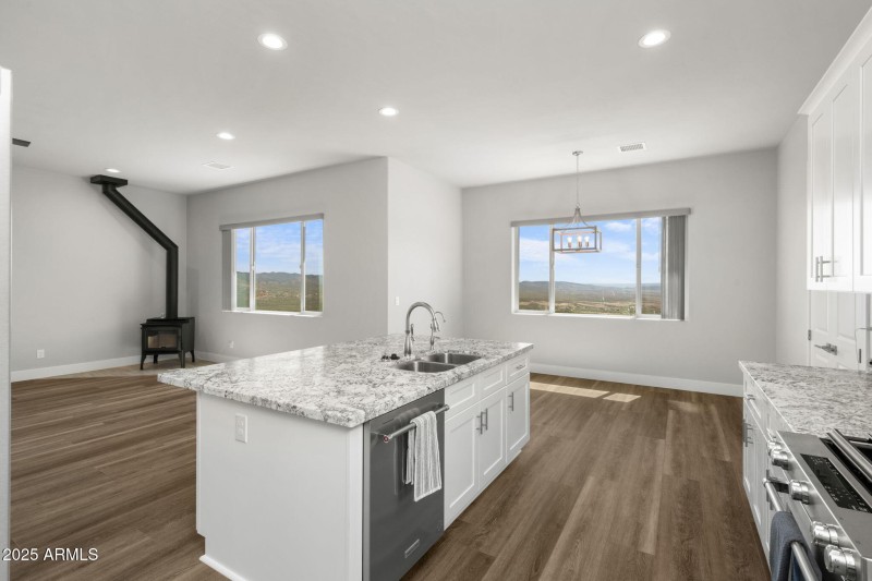 8-web-or-mls-15690-e-orch-vw-rd