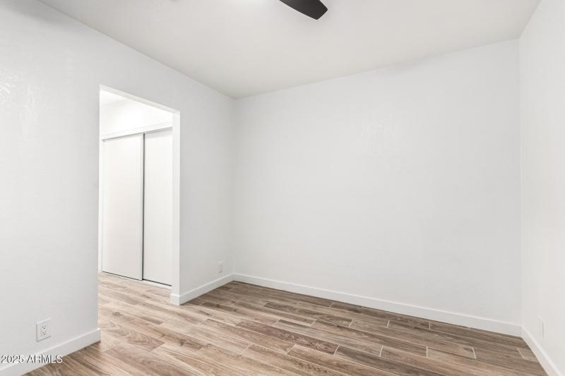 2nd Large Room with 2 closets