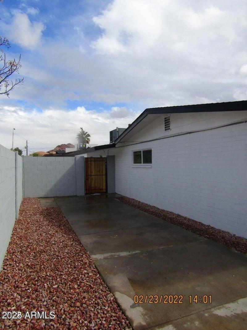 20220518220415807951000000-o