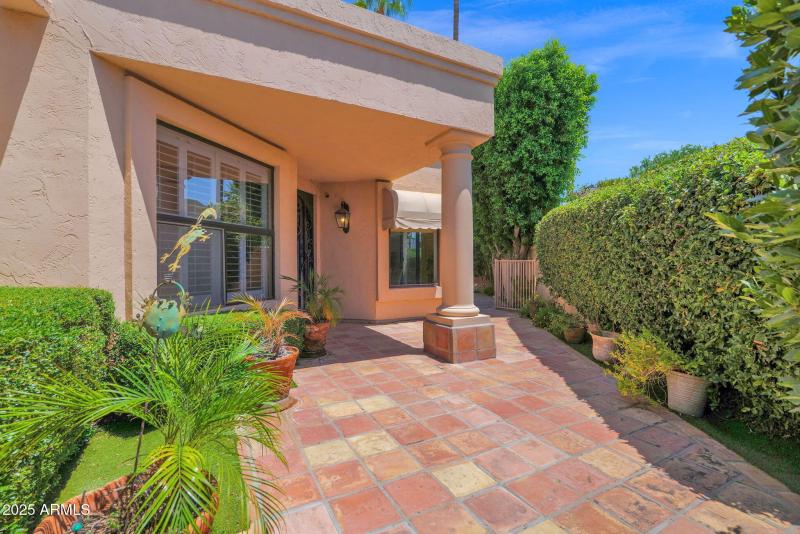 Private Entry Courtyard