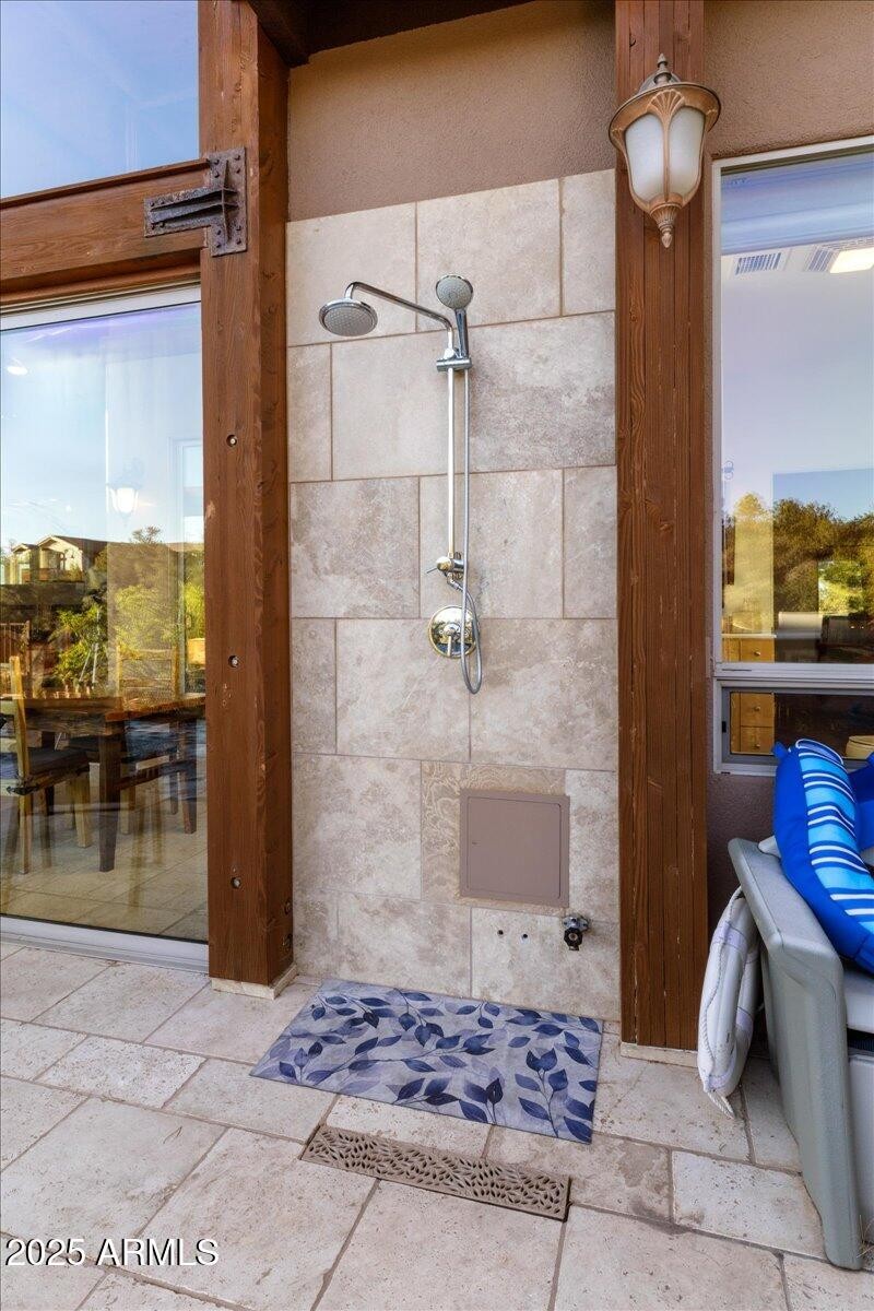 35-Outdoor Shower