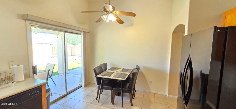 EL Frio Kitchen Eating Area