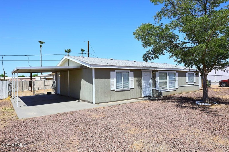 Spacious Front Yard & Driveway