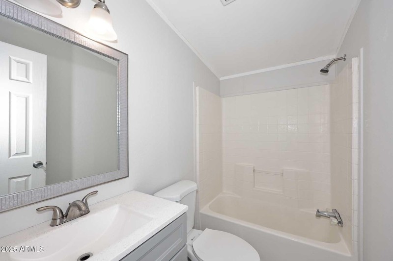 Freshly Updated Hall Bathroom