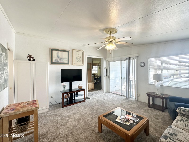 SLIDER ENTRY OFF AZ ROOM