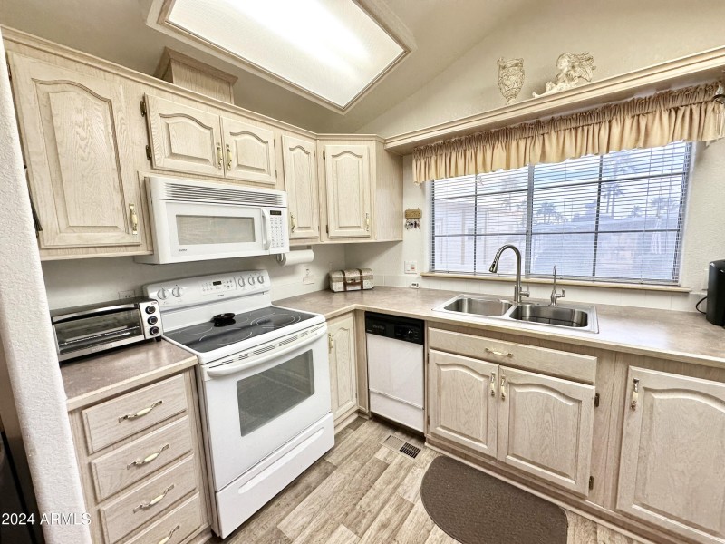 FULL SIZE STOVE/DISHWASHER