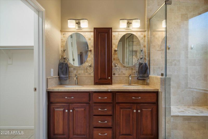 Luxurious Master Bathroom