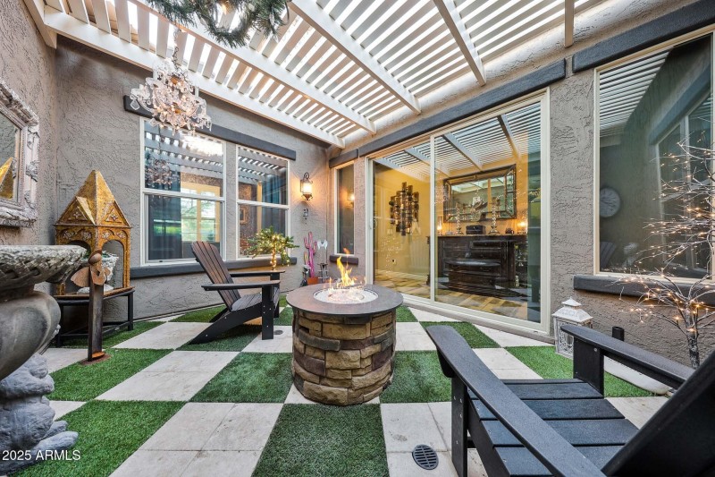 Courtyard Sliders to hall