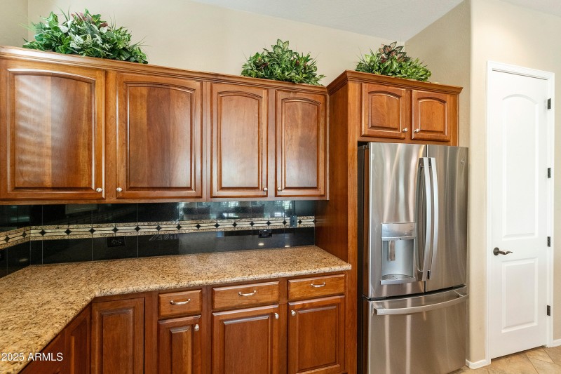 4430 E-012-041-DLB 2442-MLS_Size