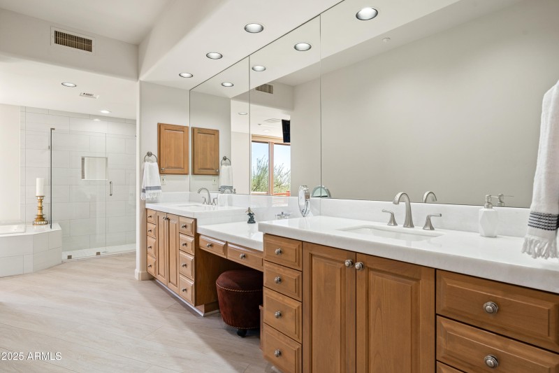 22-11163 E Prospect Point Dr (22 of 40)