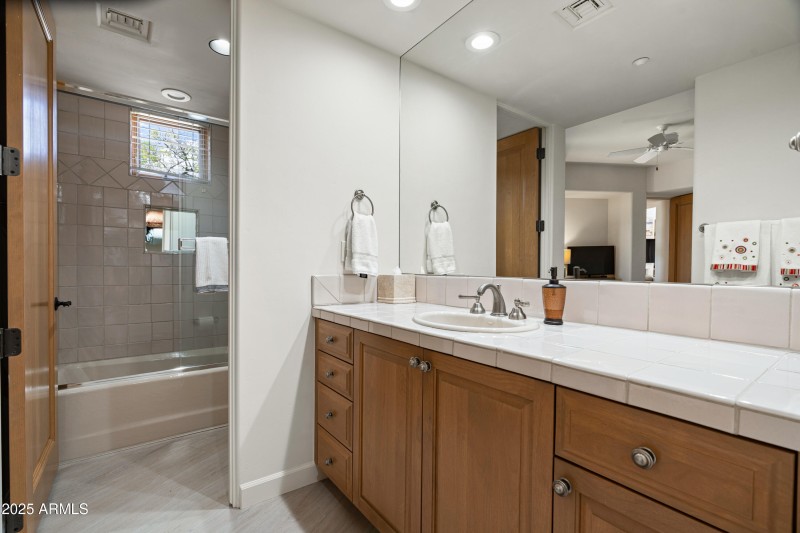 27-11163 E Prospect Point Dr (27 of 40)