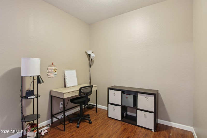 25-web-or-mls-W Colter St 118-S0108-023