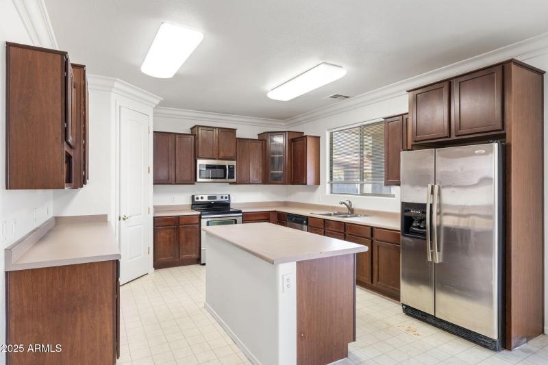 9-web-or-mls-2261-w-mila-way