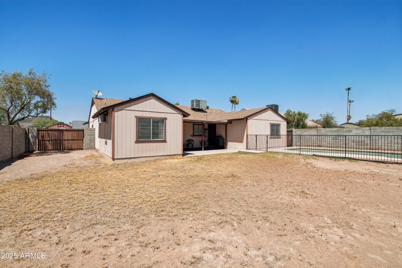 29-print-W Villa Theresa Dr-S0508-029