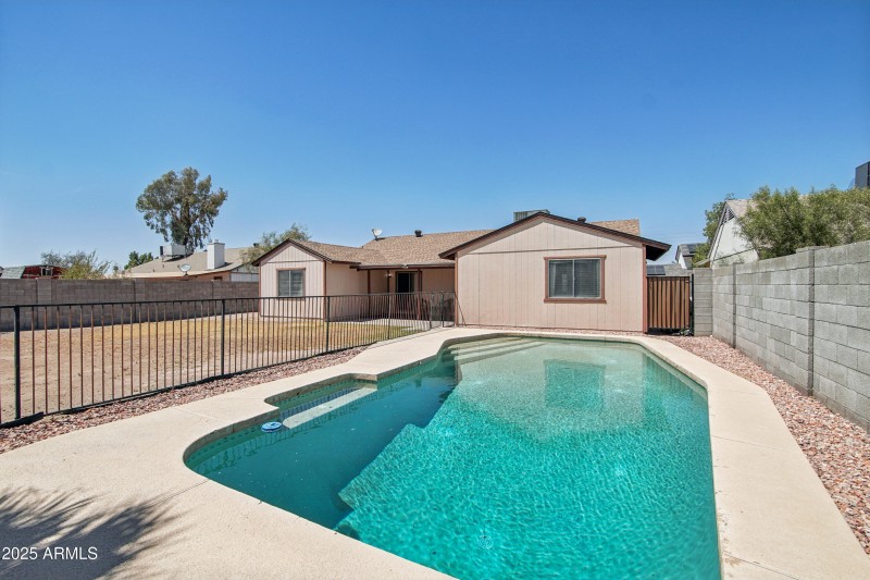 33-print-W Villa Theresa Dr-S0508-033