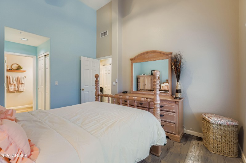 1633 E Lakeside Dr 108 - MLS Sized - 006