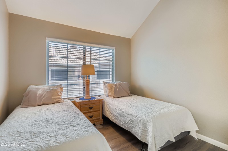 1633 E Lakeside Dr 108 - MLS Sized - 009