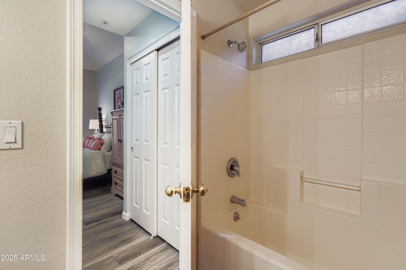 1633 E Lakeside Dr 108 - MLS Sized - 008