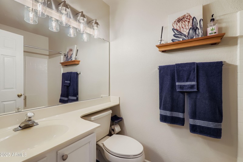 1633 E Lakeside Dr 108 - MLS Sized - 010