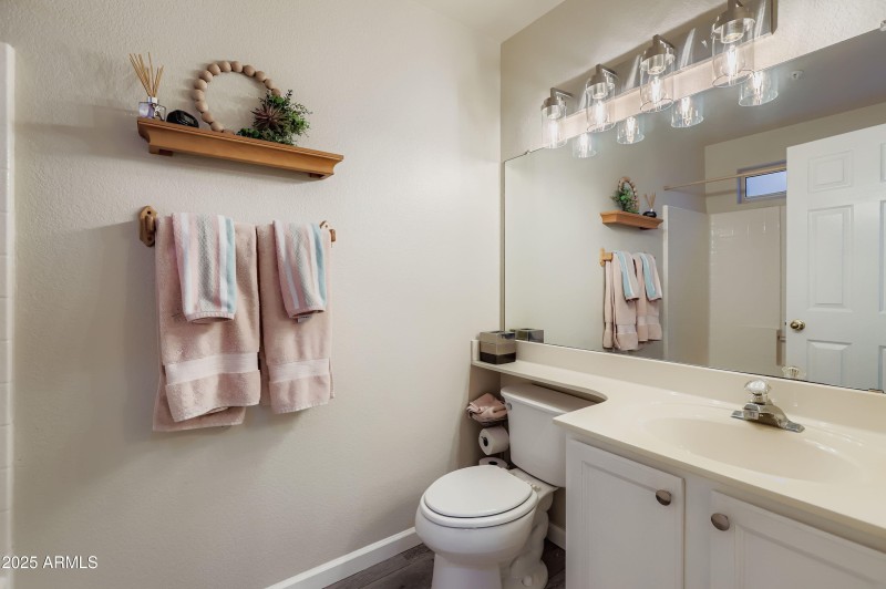 1633 E Lakeside Dr 108 - MLS Sized - 007