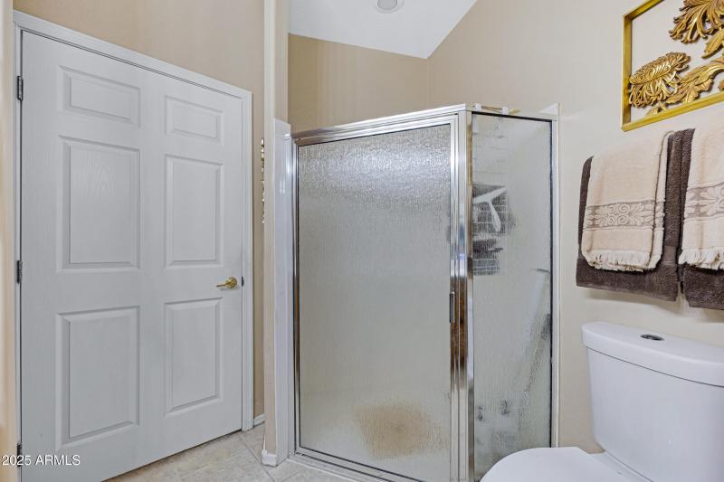 Separate tub/shower