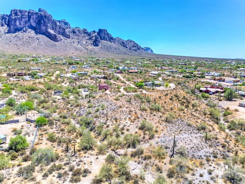 5320 E Foothill St-6