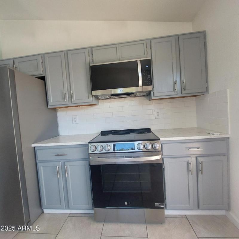 14076 N. 26th Ave. PICS18